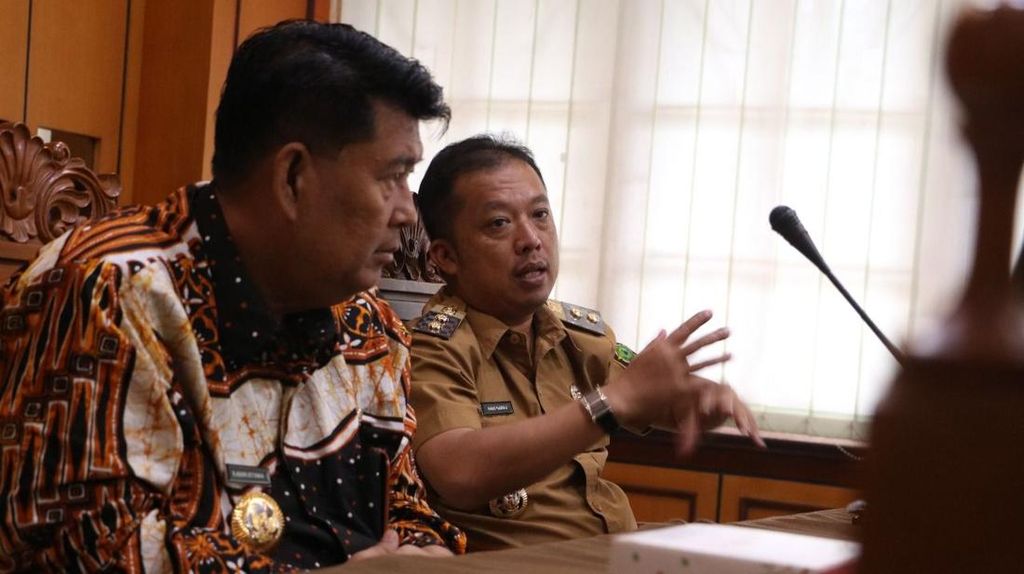 Bupati Kulon Progo Agung Setyawan dan Wakil Bupati Ambar Purwoko.
Foto diunggah Selasa (15/7/2025).